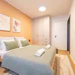 Spacious 3br - 2 Parking Spots, Full Kitchen, By Gravity Daire Prag