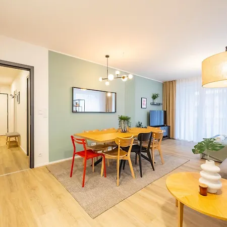 Spacious 3br - 2 Parking Spots, Full Kitchen, By Gravity Daire Prag