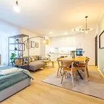 Spacious 3br - 2 Parking Spots, Full Kitchen, By Gravity Apartamento