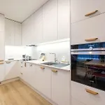 Spacious 3br - 2 Parking Spots, Full Kitchen, By Gravity Apartamento Praga