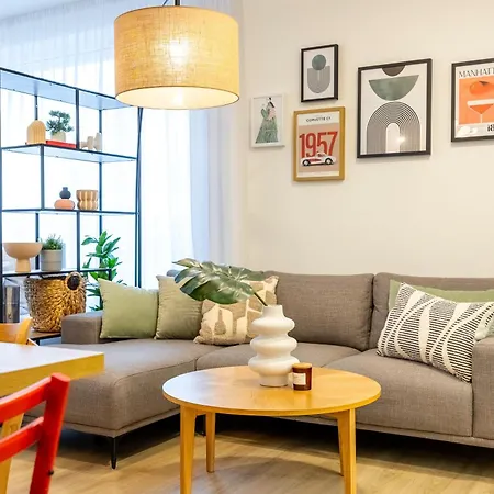 Spacious 3br - 2 Parking Spots, Full Kitchen, By Gravity Praga