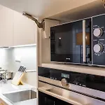 Spacious 3br - 2 Parking Spots, Full Kitchen, By Gravity Prag