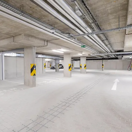 Spacious 3br - 2 Parking Spots, Full Kitchen, By Gravity Прага