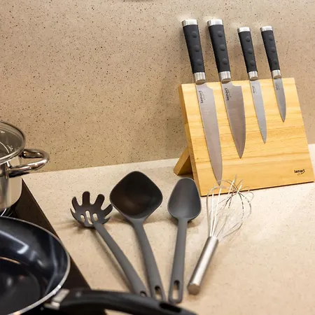 Spacious 3br - 2 Parking Spots, Full Kitchen, By Gravity Appartement