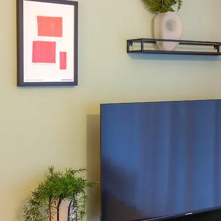 Апартаменты Spacious 3br - 2 Parking Spots, Full Kitchen, By Gravity