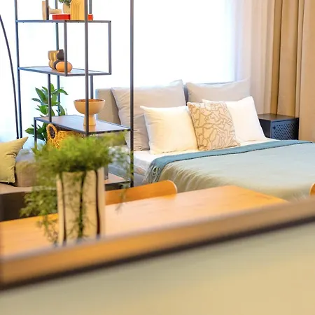 Spacious 3br - 2 Parking Spots, Full Kitchen, By Gravity Prague
