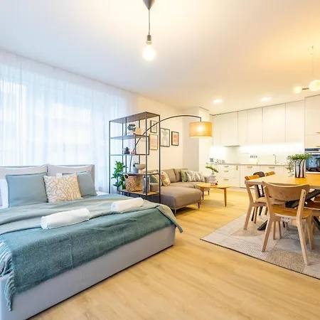 Апартаменты Spacious 3br - 2 Parking Spots, Full Kitchen, By Gravity *
