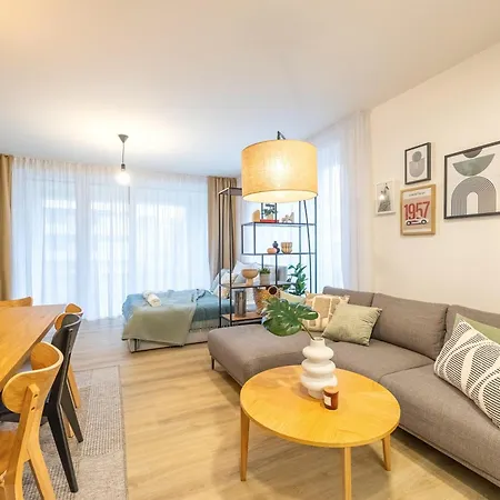 Spacious 3br - 2 Parking Spots, Full Kitchen, By Gravity * براغ