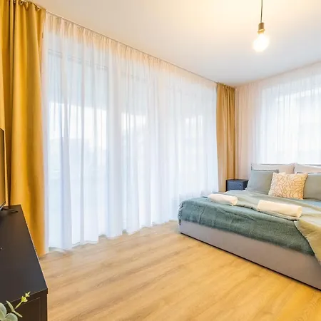 Spacious 3br - 2 Parking Spots, Full Kitchen, By Gravity شقة *