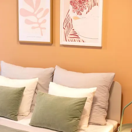 Spacious 3br - 2 Parking Spots, Full Kitchen, By Gravity شقة *