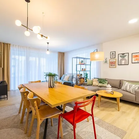 Spacious 3br - 2 Parking Spots, Full Kitchen, By Gravity Апартаменты