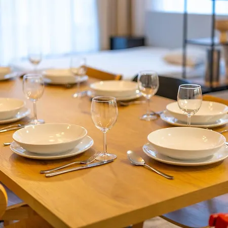 Апартаменты Spacious 3br - 2 Parking Spots, Full Kitchen, By Gravity *