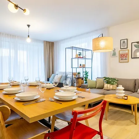 Апартаменты Spacious 3br - 2 Parking Spots, Full Kitchen, By Gravity Прага