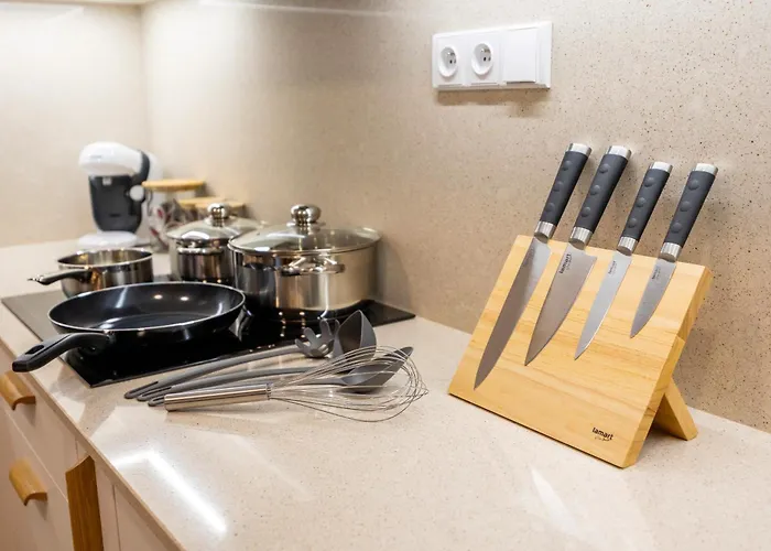 Spacious 3br - 2 Parking Spots, Full Kitchen, By Gravity براغ