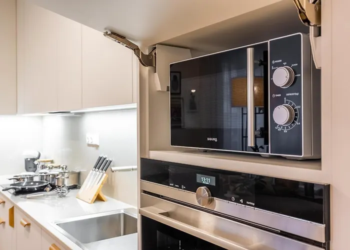 Spacious 3br - 2 Parking Spots, Full Kitchen, By Gravity براغ