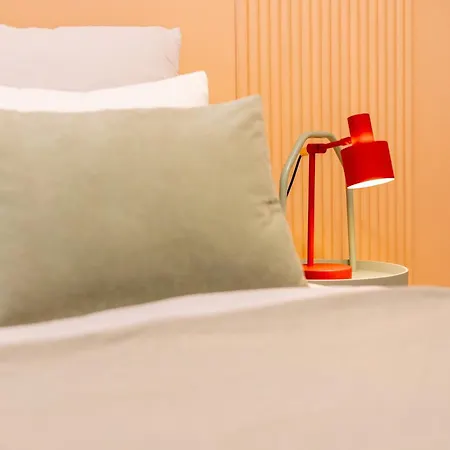 Spacious 3br - 2 Parking Spots, Full Kitchen, By Gravity Prága