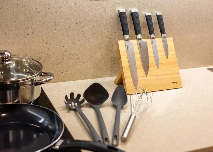 Spacious 3br - 2 Parking Spots, Full Kitchen, By Gravity Apartamento