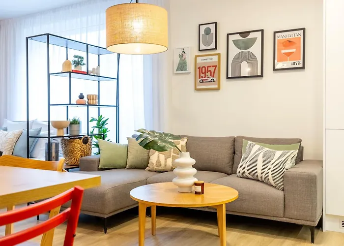 Spacious 3br - 2 Parking Spots, Full Kitchen, By Gravity Praga
