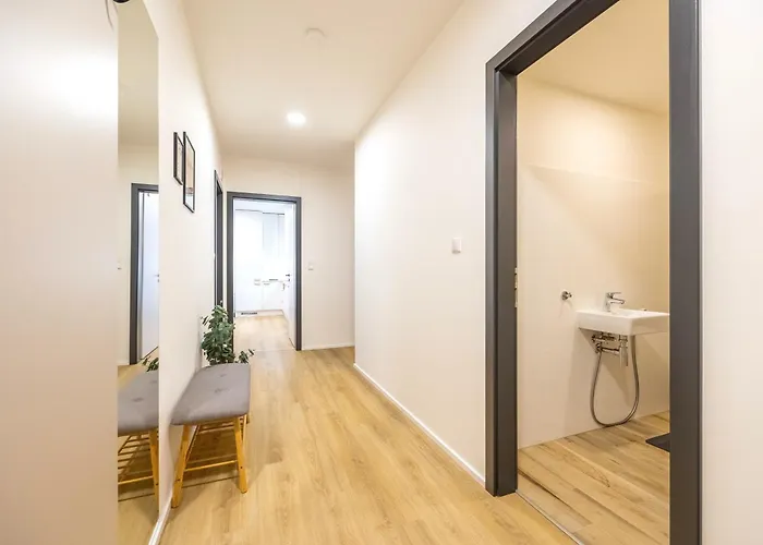 Spacious 3br - 2 Parking Spots, Full Kitchen, By Gravity Apartamento