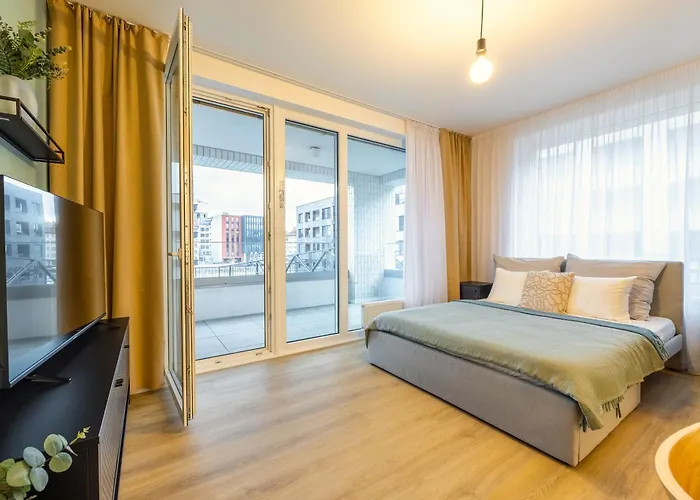 Spacious 3br - 2 Parking Spots, Full Kitchen, By Gravity * Praga