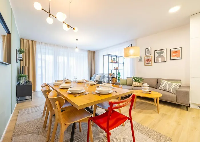 Spacious 3br - 2 Parking Spots, Full Kitchen, By Gravity Apartamento