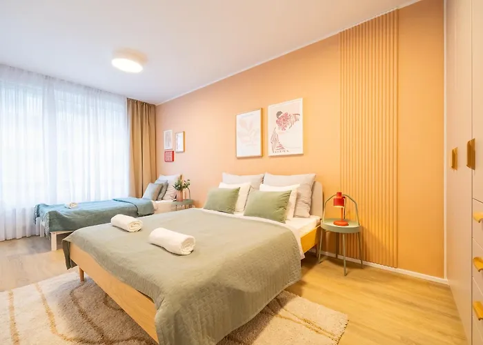 Spacious 3br - 2 Parking Spots, Full Kitchen, By Gravity