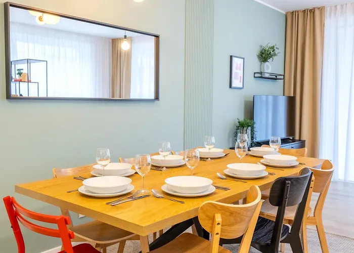 Spacious 3br - 2 Parking Spots, Full Kitchen, By Gravity * Praga