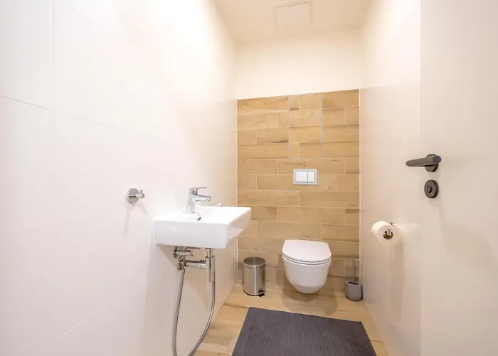 Spacious 3br - 2 Parking Spots, Full Kitchen, By Gravity * Praga