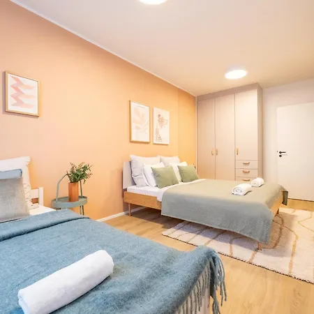 Daire Spacious 3br - 2 Parking Spots, Full Kitchen, By Gravity Prag