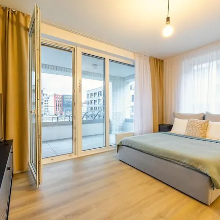 Spacious 3br - 2 Parking Spots, Full Kitchen, By Gravity * Prag