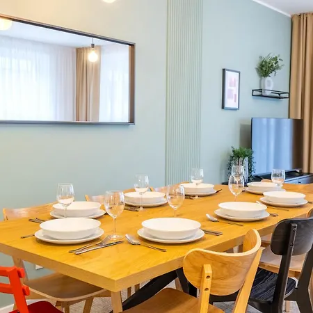Spacious 3br - 2 Parking Spots, Full Kitchen, By Gravity * Prag