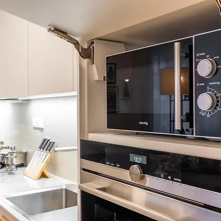 Spacious 3br - 2 Parking Spots, Full Kitchen, By Gravity Prag