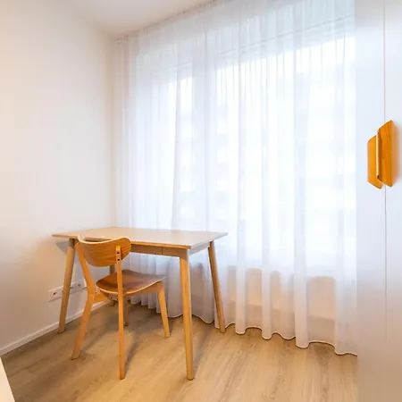 Spacious 3br - 2 Parking Spots, Full Kitchen, By Gravity Apartment *